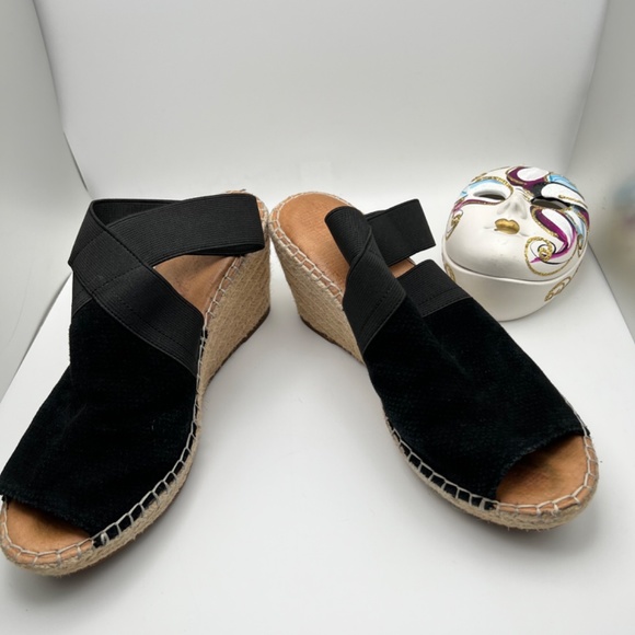 Shoes- Women Gentle Souls by Kenneth Cole Women's Shoe Colleen Black Suede Wedge - Picture 13 of 17